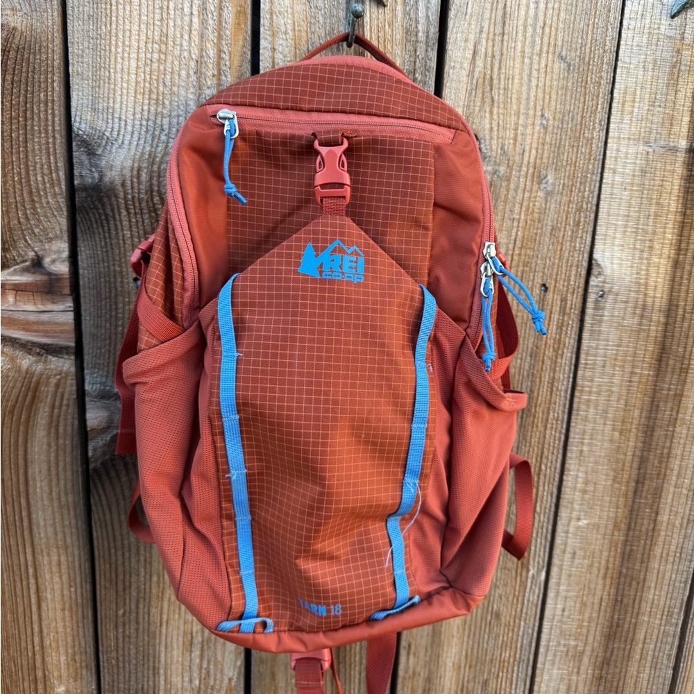 Kids REI Tarn 18 Backpack Daypack mini backpack.